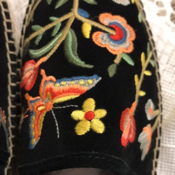 COPY - COPY - Johnny Was espadrilles - Picture 3 of 16